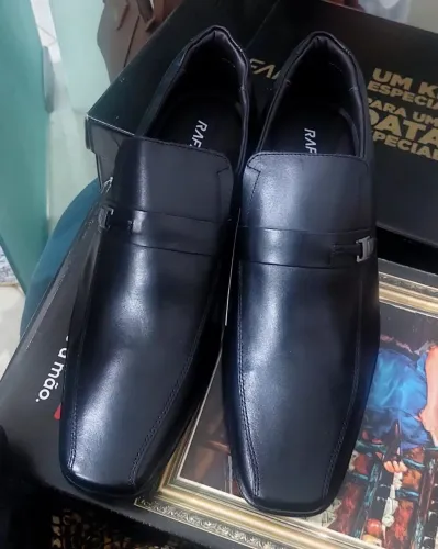 Vende-se sapatos ? novos lacrados, valor 250,00 reais cada