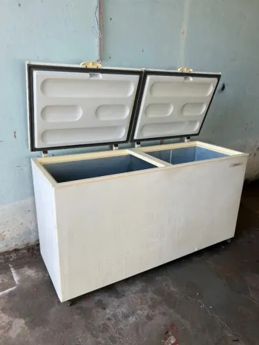 Freezer Marca  Metalfiro 2 Porta 500 Litros cor branco usado 110v 