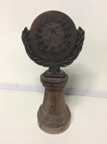 Troféu antigo bronze