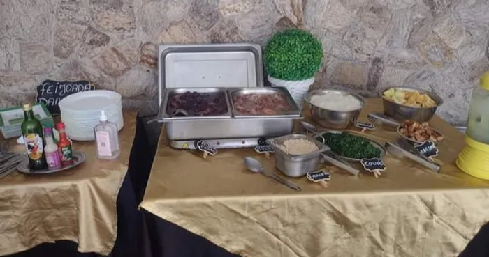 Buffet de feijoada ou comida Boteco