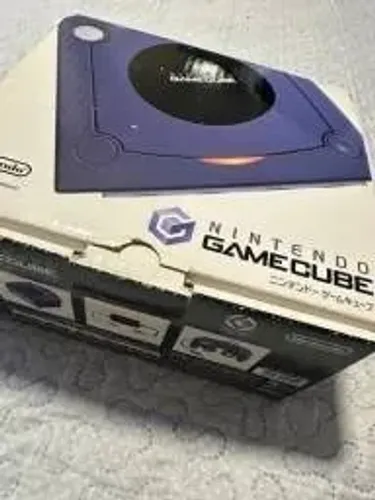 Game cube, na caixa, com controle e cabos, excelente estado conservação. 