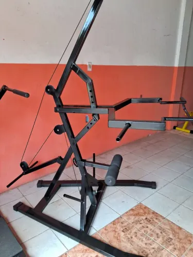 Multifuncional de musculação para treino completo