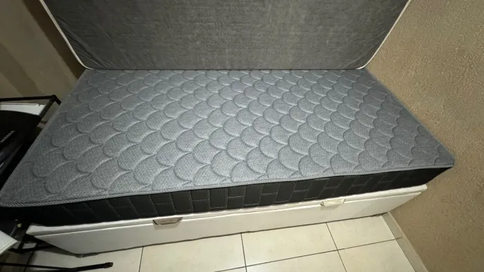 Colchão ortopédico bem firme e pesado sem cama