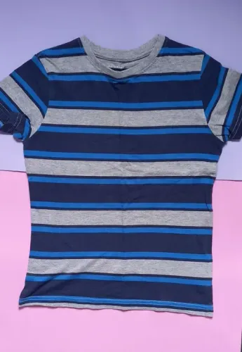 Camiseta Infantil Primark Importada listrada azul e cinza