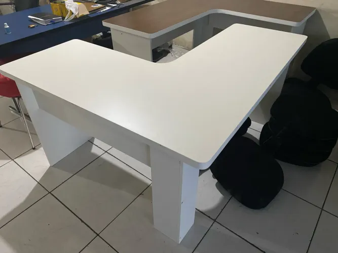 new - mesa escrivaninha L branca sem gavetas - frete grátis