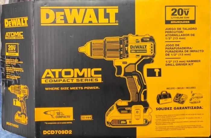 Furadeira e parafusadeira 20v dewalt nova