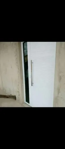 Portas de alumínio com vidro. Fazemos de acordo com o tamanho do seu vão.