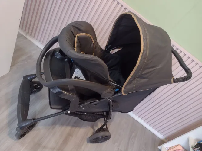 Carrinho de bebê + bebê conforto para carro