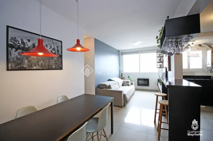 Apartamento mobiliado de 2 quartos com 1 vaga à venda no bairro São João em Porto Alegre