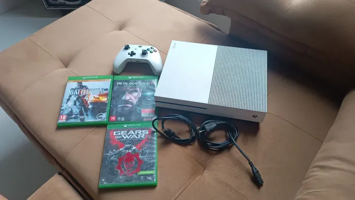 Xbox one s 1tb aceito em troca  ps4 ou Nintendo switch OLED desbloqueado 