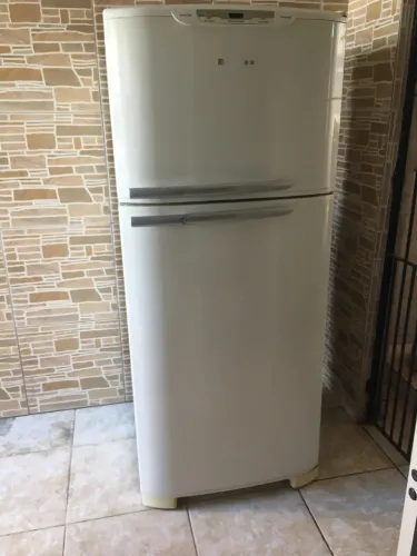 Refrigerador Frost Free Electrolux DF38 - Por favor, leia a descrição!