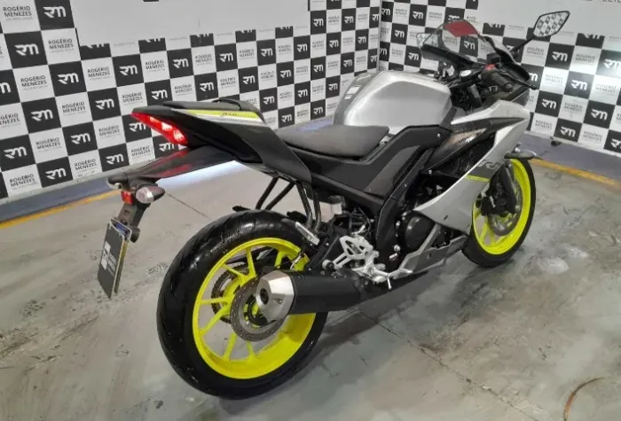Yamaha R15 Sucata