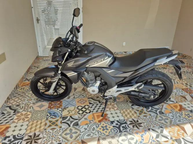 CB Twister 250 F 2022/2022 - Oportunidade, apenas 8.111 km rodados. Impecável.