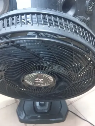 Vende se um ventilador