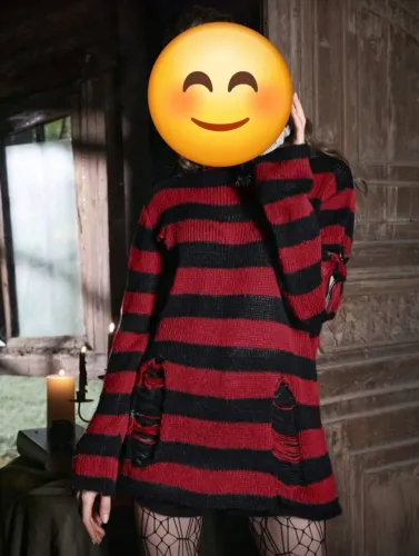 Suéter Feminino Listrado e desgastado, Gola Careca, Manga Longa. Freddy krueger 