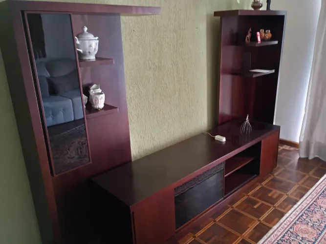 Estante/ rack para tv na cor embuia MDF - Excelente estado.