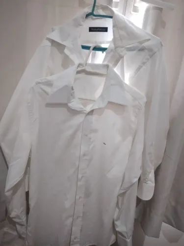 Kit de 2 camisas Brancas Tam 40