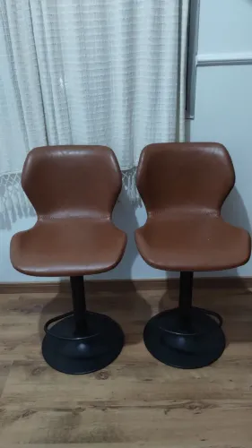 Banquetas giratórias reguláveis 