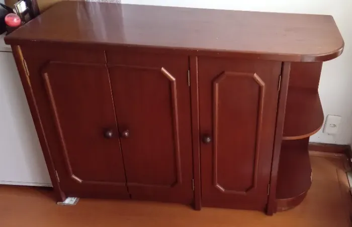 Escrivaninha em madeira mogno 3 portas