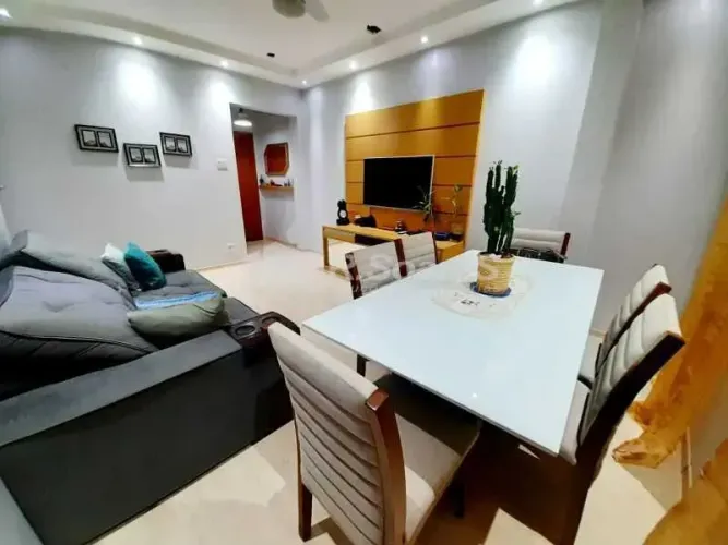 Apartamento com 02 quartos, em Vila Valqueire, Estrada Intendente Magalhães.