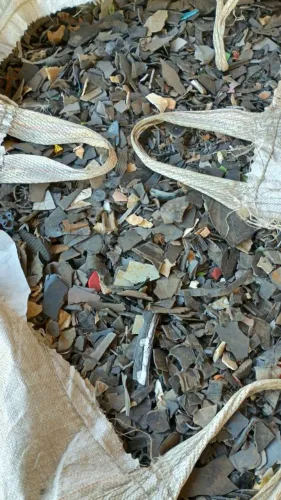 Fragmentos de plástico reciclado