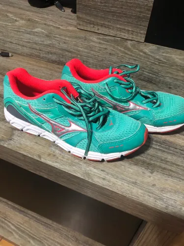 Tênis mizuno