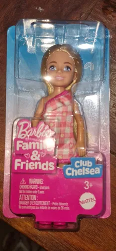 Boneca barbie club chelsea family e friends nova