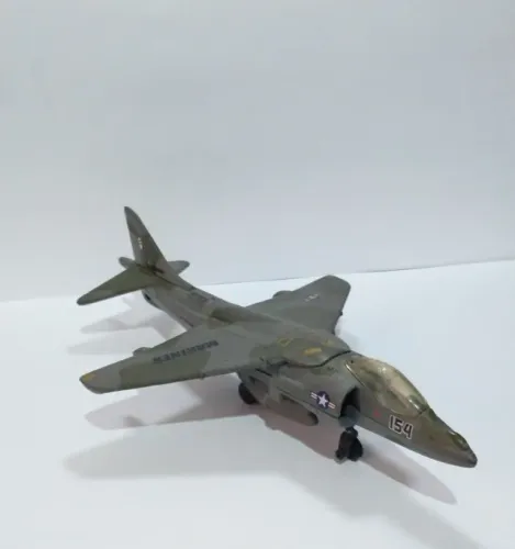AVIÃO MINIATURA DE PLÁSTICO RÍGIDO NEW RAY AV-8 B