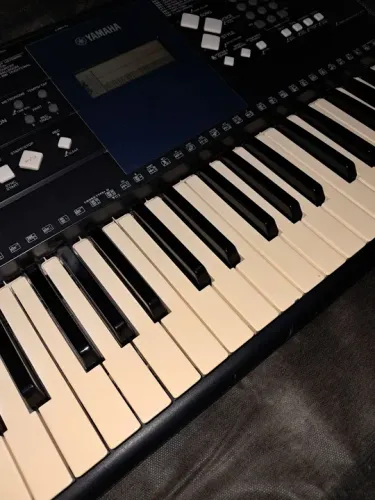 Teclado Yamaha PSR-E333