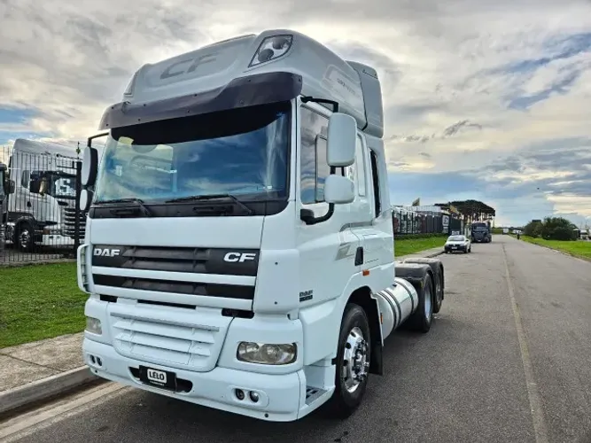 DAF CF 85.410 Tração 6x2 Ano 2019 Automático Ar Condicionado Farol de teto