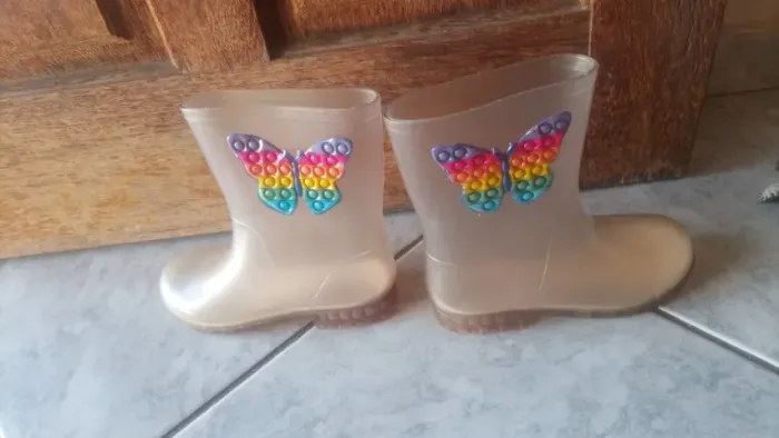 Vendo bota galocha 29/30  bem conservada 