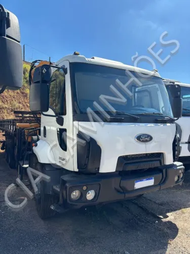 FORD CARGO 2629 ANO 2013 6x4 MUNCK 30T + CARROCERIA 7M