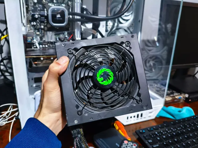 Fonte de Alimentação PC Gamemax Gp-650 Excelente estado.