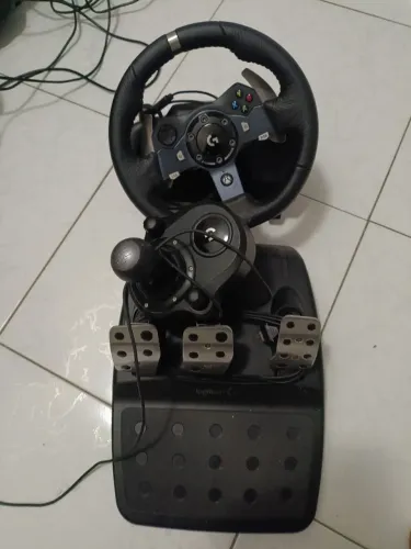 Volante Logitech completo com câmbio