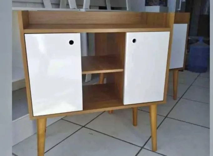 Armário/Cristaleira 3 Portas - Branco com Pés Madeira