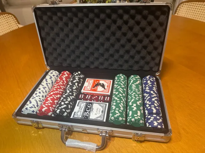 Maleta de  Poker Completo - 300 fichas