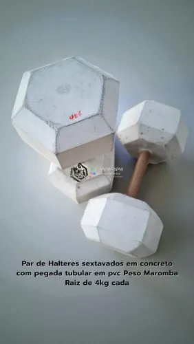 Par de Halteres sextavados em concreto com pegada tubular em pvc Peso Maromba Raiz de 4kg 