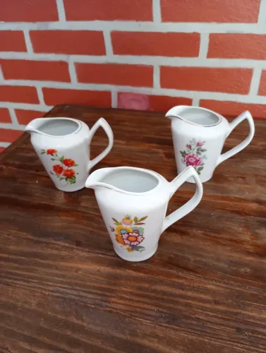 Cremeira porcelana Pozzani, sem avaria ,valor das 3 230.ou 80 cada