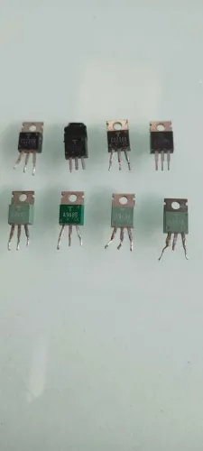 par de transistores C2238B + A968B, retirados de aparelhos
