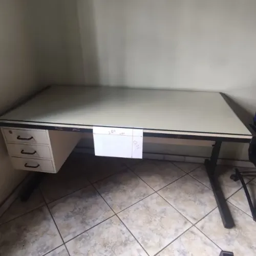 Mesa para escritório / Home Office - Excelente estado