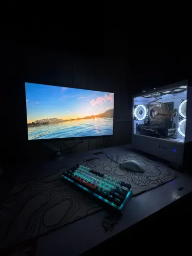 Vendo pc gamer completo, com periféricos, braço articulado, tudo.