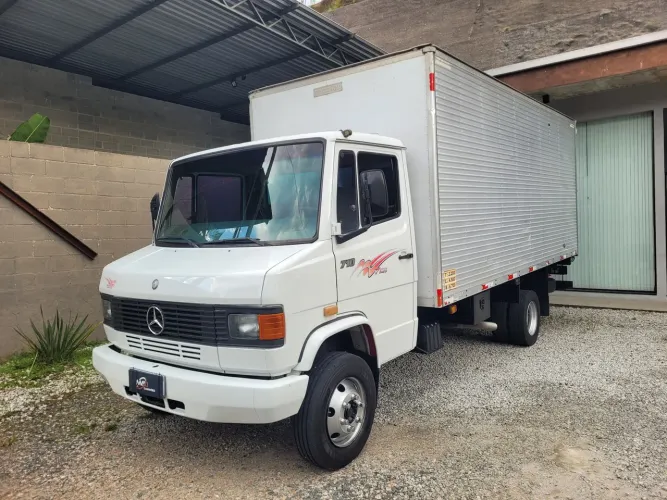 Mercedes Benz 710 Plus 2005 Baú