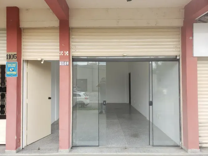 Ponto comercial/Loja/Box para aluguel com 30 metros quadrados em Água Verde - Curitiba - P