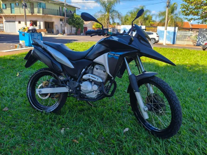 Honda XRE 300 2015 - Preta