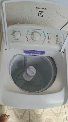 VENDO MÁQUINA DE LAVAR HELETROLUX 8 K. POR $350,00 REAIS interessado ligar 85. *