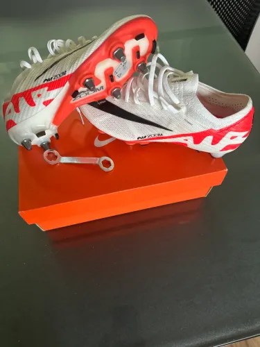 Chuteira Nike Nova Mista (primeira linha)