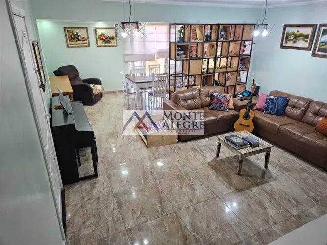 Sobrado à venda no Jardim Cupecê com 123 m² e 3 dormitórios/quartos disponíveis.