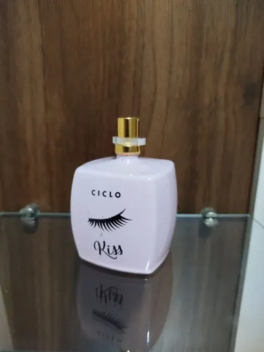 Perfume feminino Ciclo Kiss.