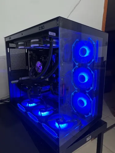 PC GAMER COM 9060XT + RYZEN 7 5700X