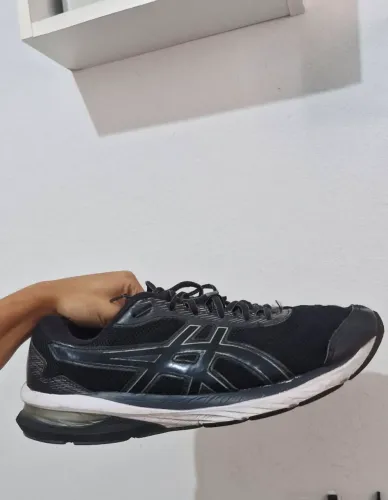 Tênis Asics Gel Shogun 5<br>Tam: 42<br>Se tiver interesse, chamar no privado.